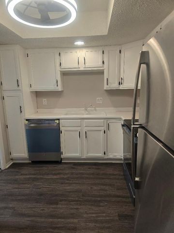 4710 58th Avenue N 106, Crystal, MN 55429