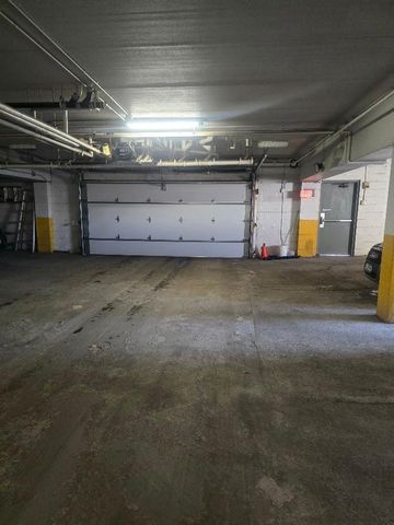 4710 58th Avenue N 106, Crystal, MN 55429