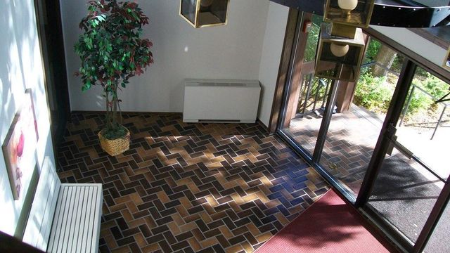 4710 58th Avenue N 106, Crystal, MN 55429