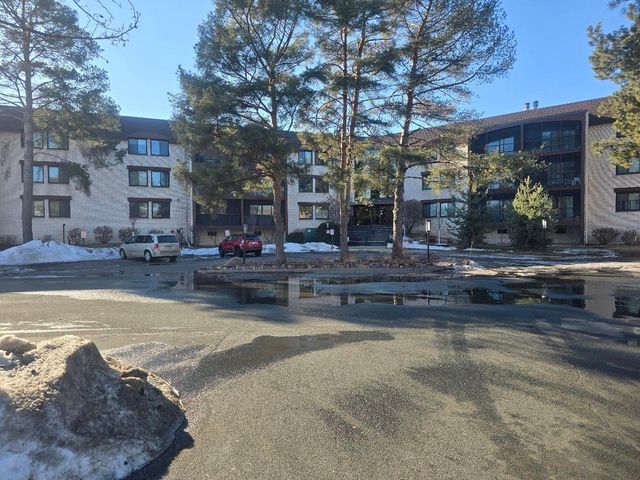 4710 58th Avenue N 106, Crystal, MN 55429