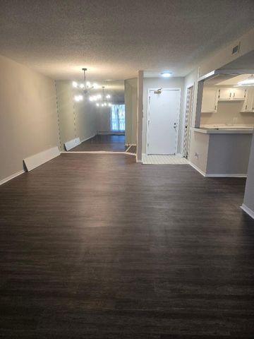 4710 58th Avenue N 106, Crystal, MN 55429