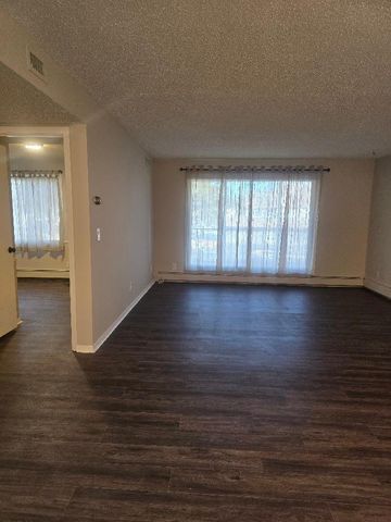 4710 58th Avenue N 106, Crystal, MN 55429