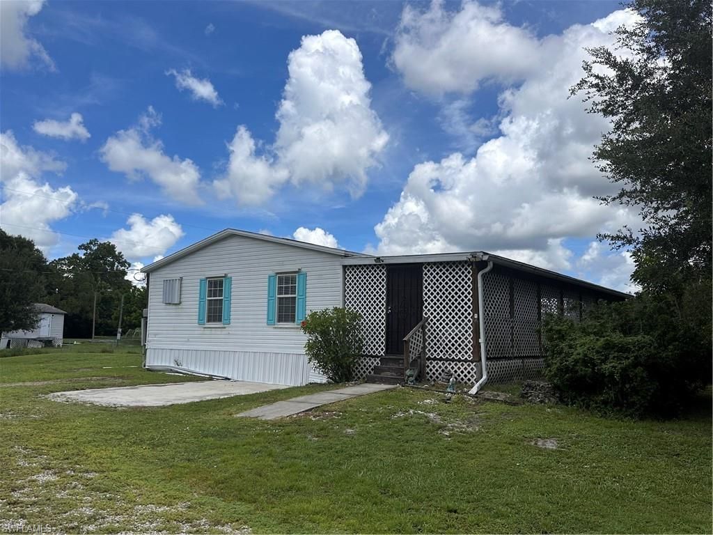 8094 Cook DR, NORTH FORT MYERS, FL 33917 — exterior