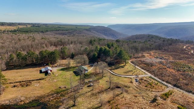 711 Lick Point Road, Sequatchie, TN 37374