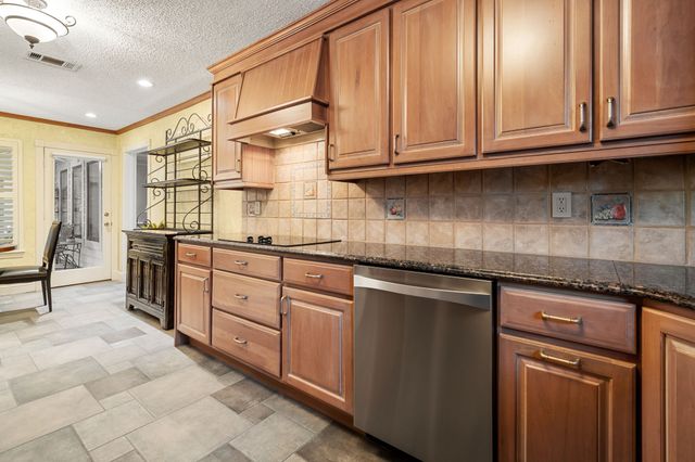 1110 Seminary Ridge, Garland, TX 75043