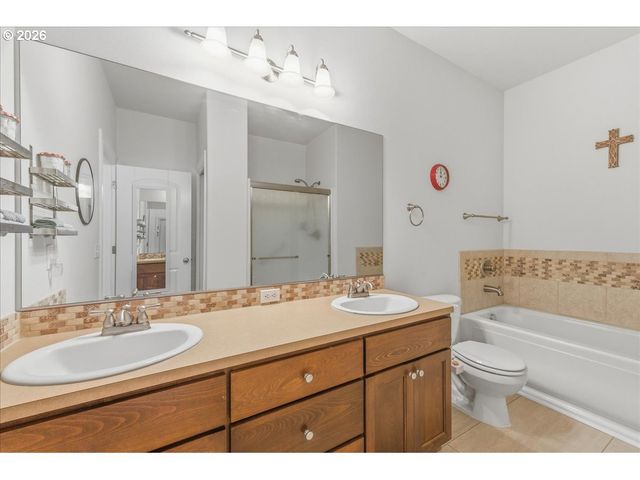 103 AVA Ct, St Helens, OR 97051