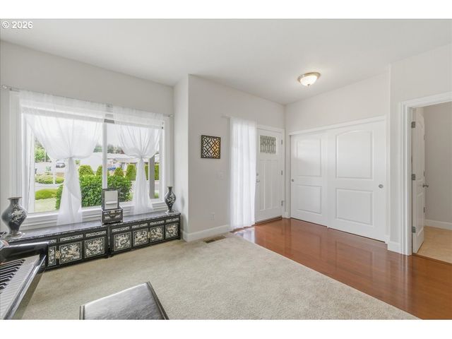 103 AVA Ct, St Helens, OR 97051