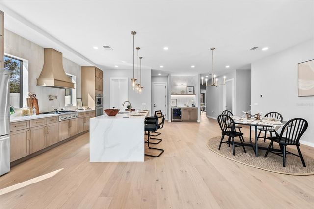 22 E STEELE STREET, Orlando, FL 32804