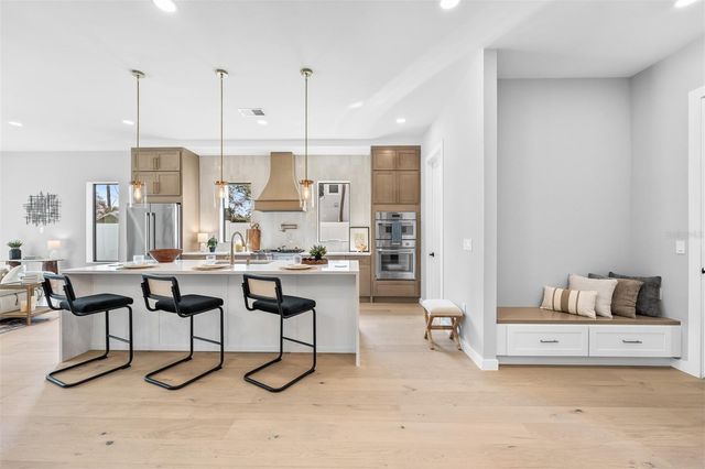 22 E STEELE STREET, Orlando, FL 32804