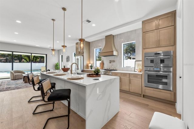 22 E STEELE STREET, Orlando, FL 32804