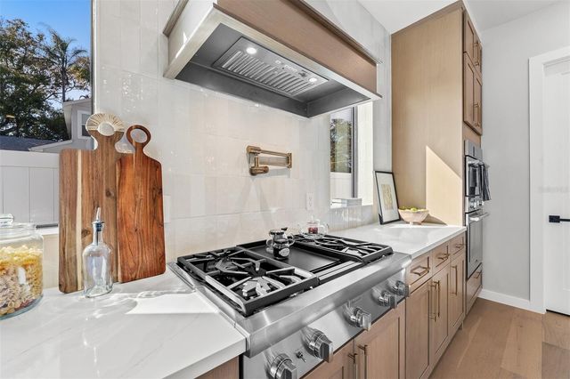 22 E STEELE STREET, Orlando, FL 32804