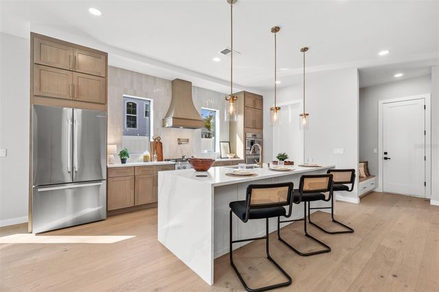 22 E STEELE STREET, Orlando, FL 32804