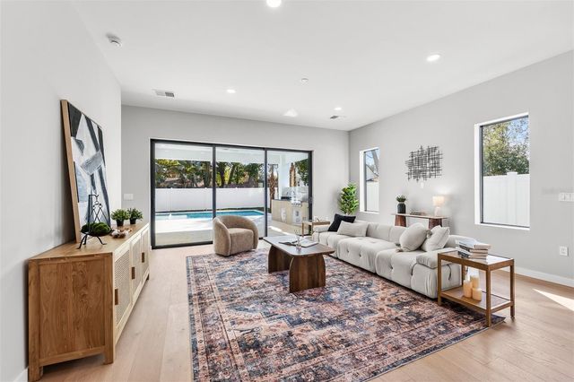 22 E STEELE STREET, Orlando, FL 32804