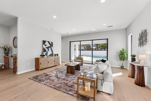 22 E STEELE STREET, Orlando, FL 32804