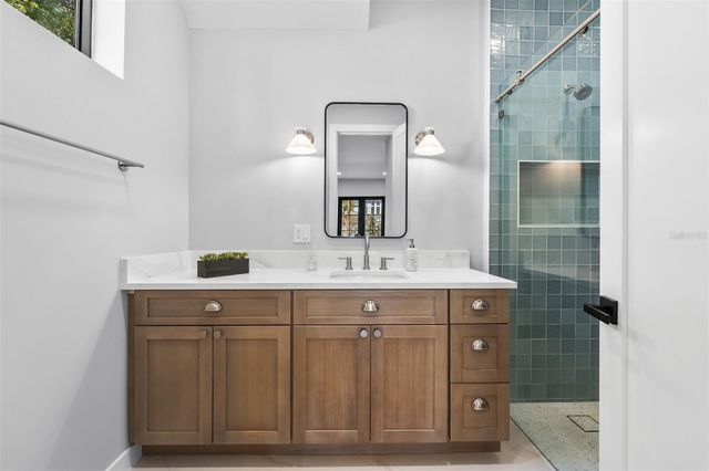 22 E STEELE STREET, Orlando, FL 32804