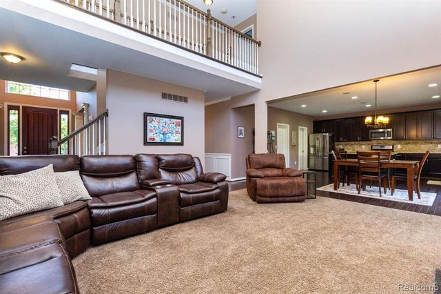 2110 Mayflower, Troy, MI 48085