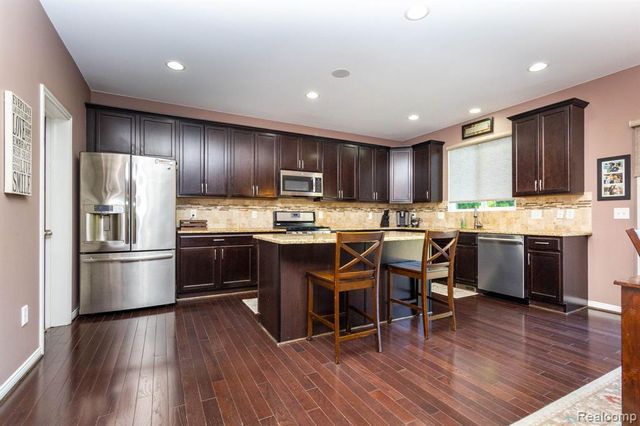 2110 Mayflower, Troy, MI 48085