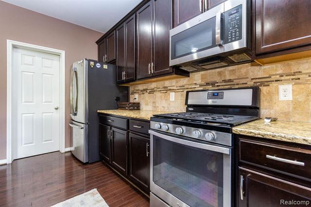2110 Mayflower, Troy, MI 48085
