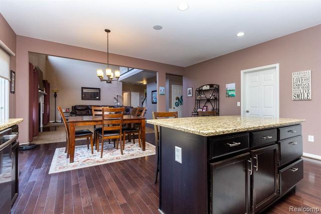 2110 Mayflower, Troy, MI 48085