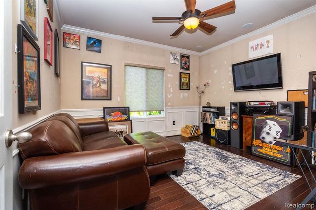 2110 Mayflower, Troy, MI 48085