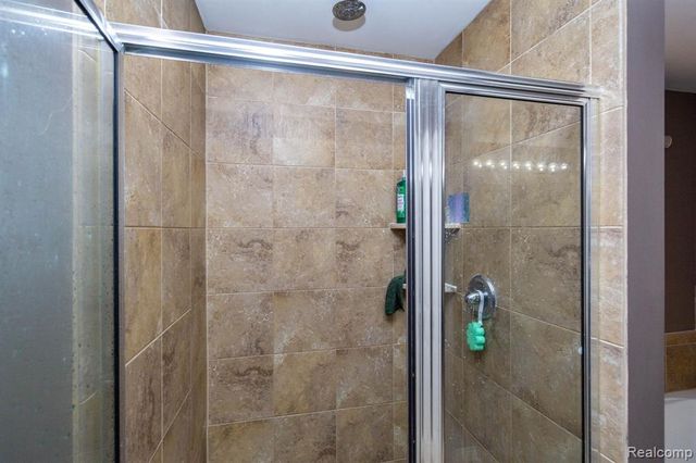 2110 Mayflower, Troy, MI 48085