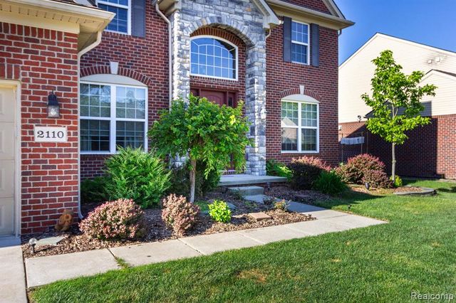 2110 Mayflower, Troy, MI 48085