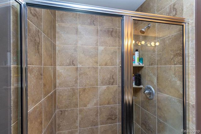 2110 Mayflower, Troy, MI 48085