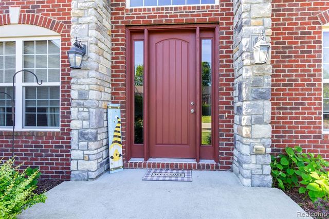 2110 Mayflower, Troy, MI 48085