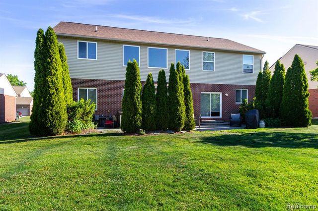 2110 Mayflower, Troy, MI 48085