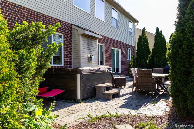 2110 Mayflower, Troy, MI 48085