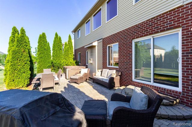 2110 Mayflower, Troy, MI 48085