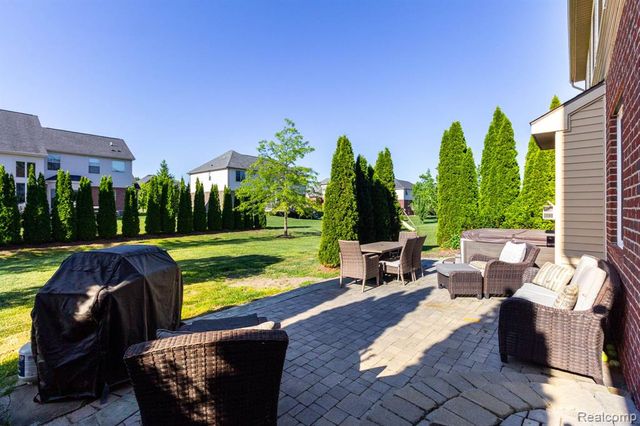 2110 Mayflower, Troy, MI 48085