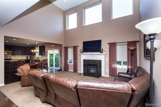 2110 Mayflower, Troy, MI 48085