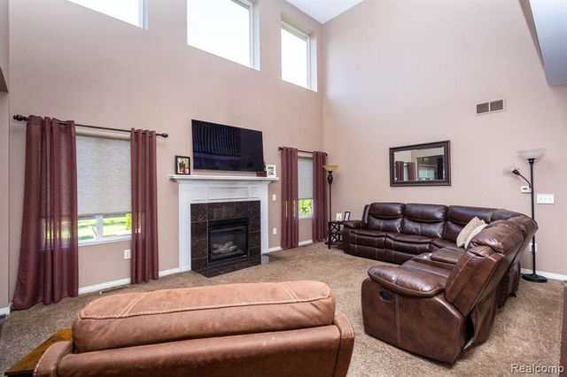 2110 Mayflower, Troy, MI 48085
