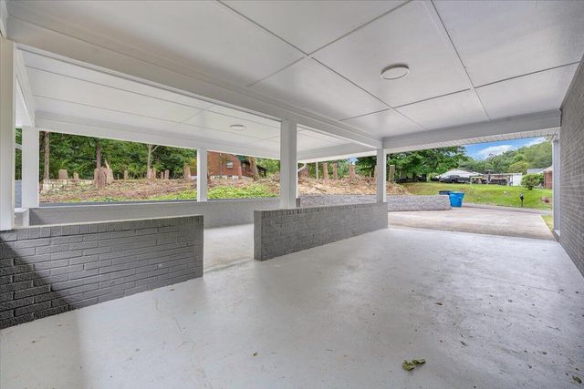 4438 Stonewall RD, Roanoke, VA 24017
