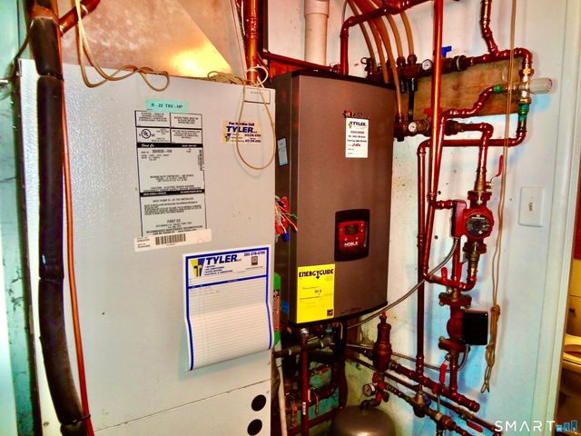 4 Beverly Drive, Ansonia, CT 06401