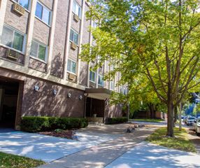 222 N Grove Avenue 2B, Oak Park, IL 60302