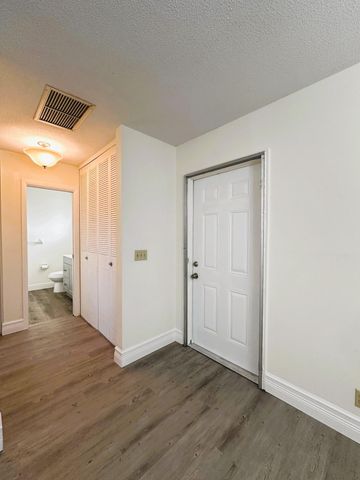 2966 E Ashley Dr Drive E C, West Palm Beach, FL 33415