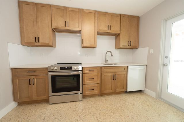 2000 1ST STREET SE, St Petersburg, FL 33705