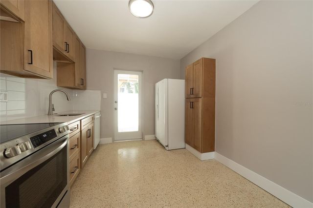 2000 1ST STREET SE, St Petersburg, FL 33705