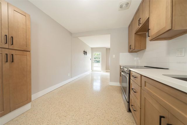 2000 1ST STREET SE, St Petersburg, FL 33705