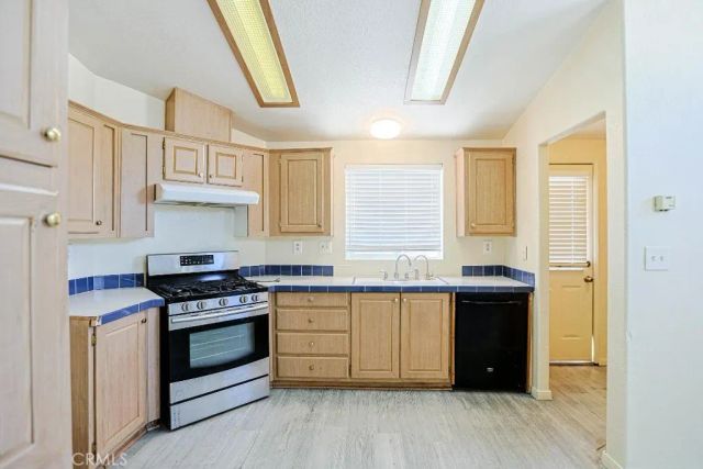 15141 Beach 25, Midway City, CA 92655