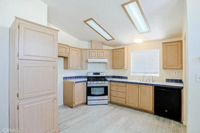 15141 Beach 25, Midway City, CA 92655