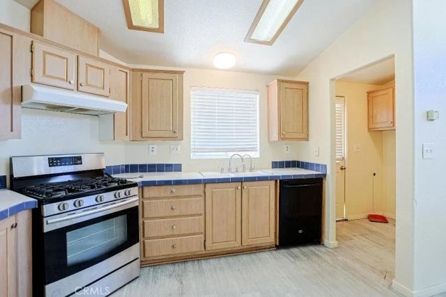 15141 Beach 25, Midway City, CA 92655