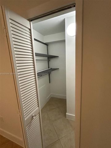 2920 SW 28th Ter 202, Miami, FL 33133