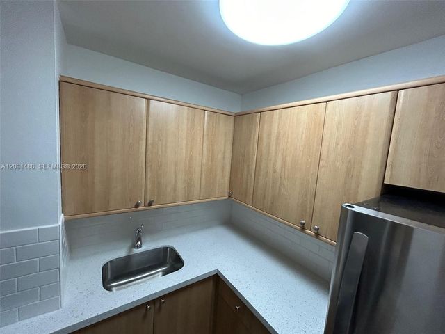 2920 SW 28th Ter 202, Miami, FL 33133