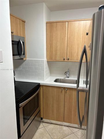 2920 SW 28th Ter 202, Miami, FL 33133