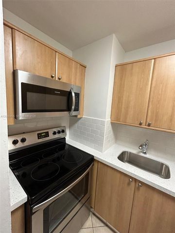 2920 SW 28th Ter 202, Miami, FL 33133