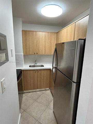 2920 SW 28th Ter 202, Miami, FL 33133