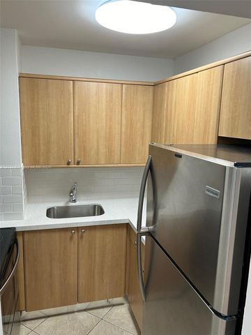 2920 SW 28th Ter 202, Miami, FL 33133